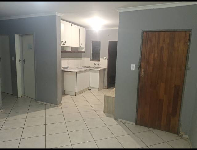 3 BEDROOM FREEHOLD TO LET IN CLAYVILLE